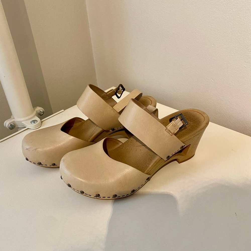 Women's Dansko Thea Blush/Tan leather clog sandals